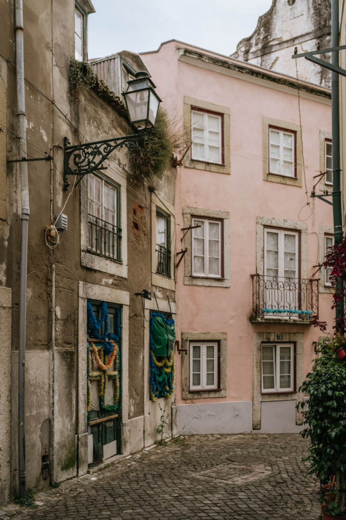 Visit the Alfama District during 2 days in Lisbon